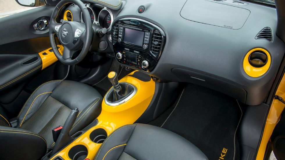 Για το εσωτερικό του Toyota C-HR εικόνες δεν υπάρχουν. Αυτό του Nissan Juke πάντως (φωτό), είναι αρκετά μοντέρνο.