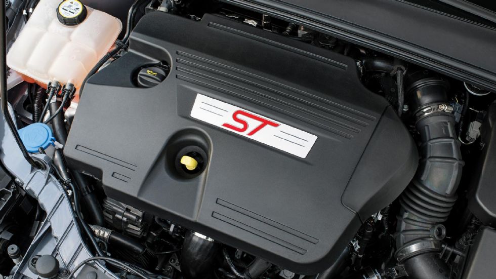 Για πρώτη φορά το Focus ST εφοδιάζεται και με diesel κινητήρα 184 ίππων, που υπόσχεται μέση κατανάλωση μόλις 4,2 λτ./100 χλμ.