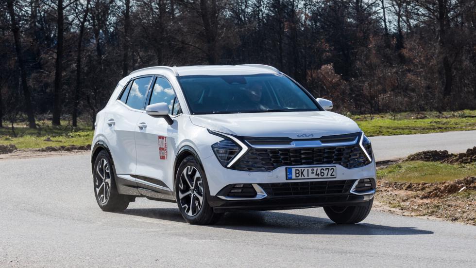 Το Sportage με τον 1.600άρη τούρμπο κινητήρα των 180 ίππων, λόγω ισχύος, έχει πολύ καλύτερες επιδόσεις συγκριτικά με το Niro. 