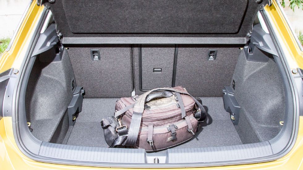 To VW T-Roc προσφέρει συνολικά καλύτερα επίπεδα χώρων για επιβάτες και αποσκευές.

