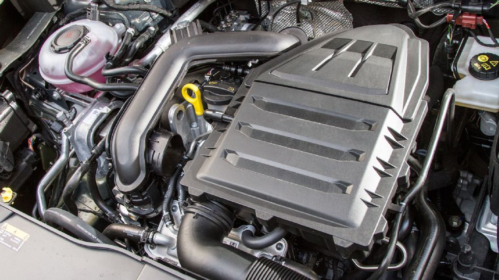 Ο TSI κινητήρας του 
T-Roc μπορεί να έχει τη μικρότερη συγκριτικά απόδοση (115 ίπποι), προσφέρει ωστόσο καλύτερες επιδόσεις και τιμές κατανάλωσης.
