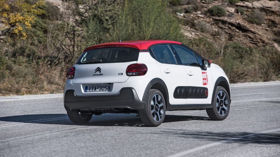 Το Citroen C3 κρατά την παράδοση του «άνετου», με τη λειτουργία της ανάρτησης να απορροφά πολύ καλά τις ανωμαλίες του οδοστρώματος.
