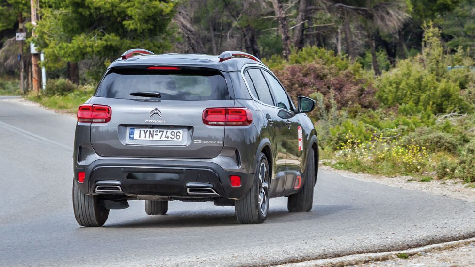 To Citroen C5 Aircross είναι το πιο άνετο οδηγικά μοντέλο της κατηγορίας, ευχαριστεί όμως τον οδηγό του και στους υπόλοιπους τομείς.