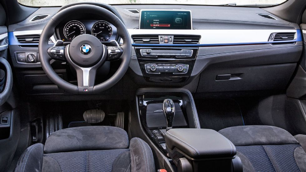 Απόλυτα premium αίσθηση με ιδιαίτερα ποιοτικά υλικά και ευχάριστο διάκοσμο διαθέτει το εσωτερικό της BMW X2.