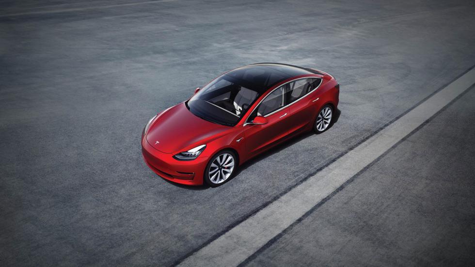 Το Tesla Model 3 Performance διαθέτει υβριδικό κινητήρα μόνιμου μαγνήτη.
