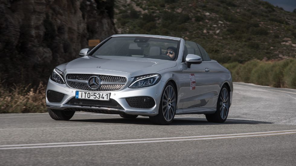 Η εμφάνιση της C-Class Cabriolet πατάει στις γραμμές της κουπέ, όντας εκλεπτυσμένη και πολύ δυναμική. 