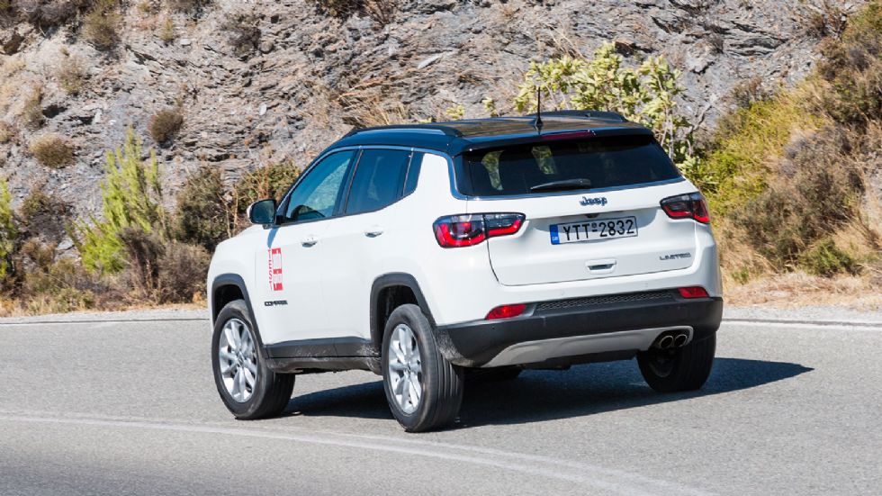 Το Jeep Compass διακρίνεται για την ποιότητα κύλισης και την άνεσή του, διαμορφώνοντας και σε επίπεδο οδικής συμπεριφορά ένα πολιτισμένο προφίλ.
