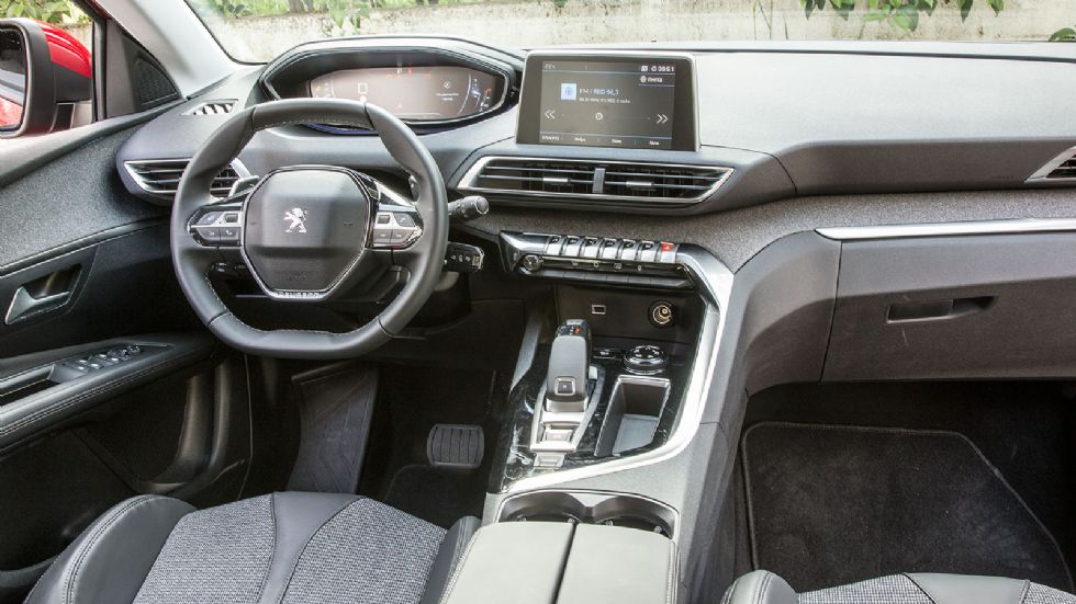 Πολύ καλό ποιοτικά και premium είναι το 
εσωτερικό του Peugeot 3008, ενώ ξεχωρίζει μέσω της ιδιαίτερης σχεδίασης i-cockpit που ακολουθεί, αλλά και του high-tech αέρα του.
