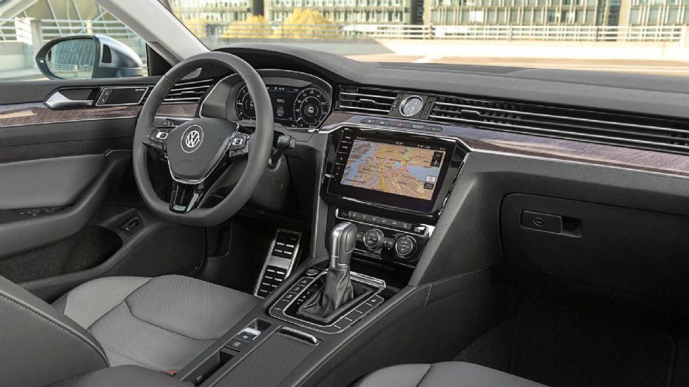 Το νέο VW Arteon είναι επίσης το πρώτο μοντέλο της εταιρείας που διαθέτει τόσα πολλά συστήματα υποβοήθησης οδηγού.