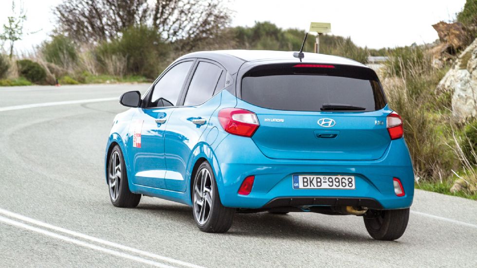 Εξαιρετικά ευέλικτο και εύχρηστο είναι το Hyundai i10. Εκτός πόλης είναι ασφαλές και σταθερό χάρη και στην πληθώρα των στάνταρ ηλεκτρονικών του συστημάτων.