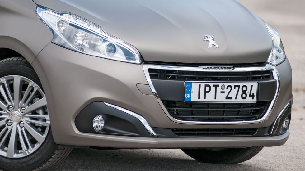 Η σχεδίαση του Peugeot 208 συνδυάζει με ιδιαίτερο τρόπο το στυλ και το δυναμισμό. Δεν περνά με τίποτε απαρατήρητο.
