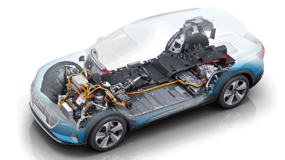 Η μπαταρία του Audi e-tron ζυγίζει περί τα 700 κιλά.