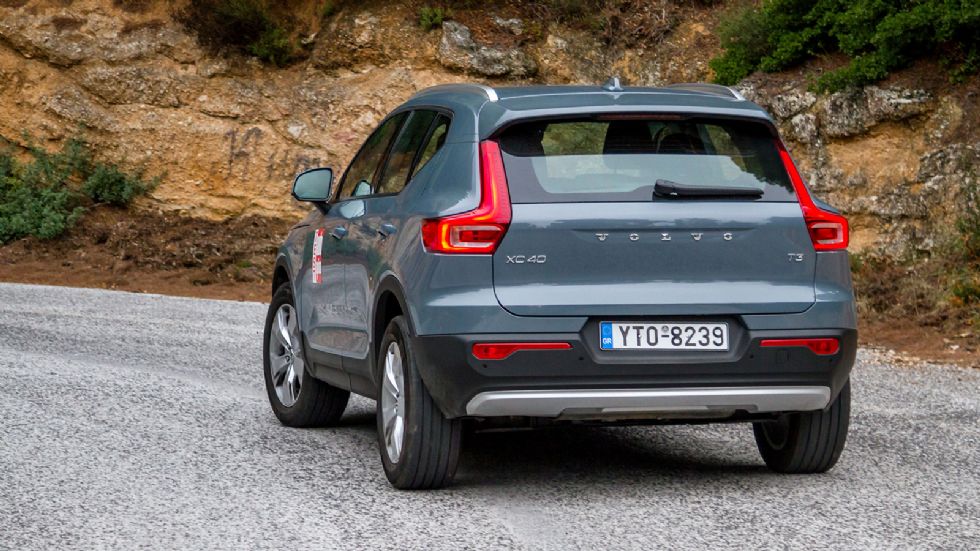 Το Volvo XC40 είναι ευκολοδήγητο και ευχάριστο, επικεντρωμένο στην παροχή υψηλών επιπέδων άνεσης στους επιβάτες του μέσω της ανάρτησής του.