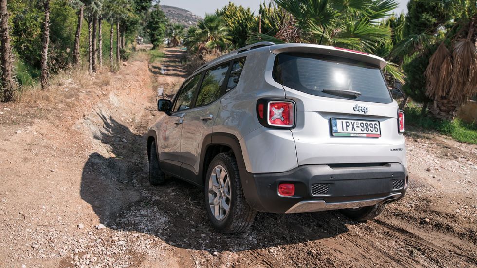 Tα 175 χλστ. από το έδαφος βοηθούν ώστε το Jeep Renegade να μην βρίσκει πουθενά, ενώ οι διαδρομές της ανάρτησης είναι μεγάλες και έτσι οι τροχοί δεν χάνουν εύκολα την επαφή με το έδαφος. 