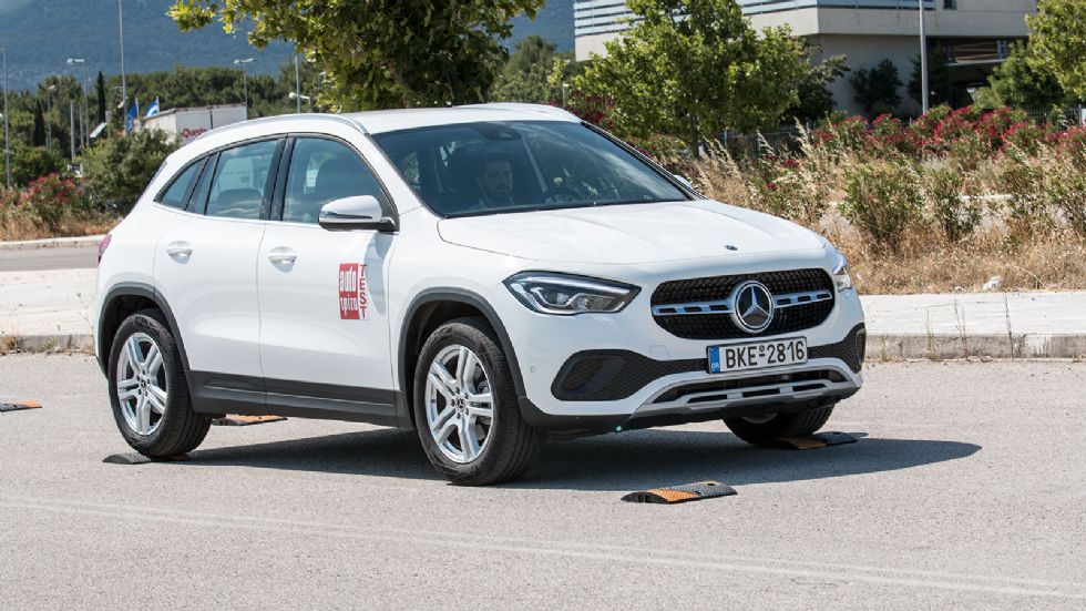 Τον premium χαρακτήρα της επιβεβαίωσε η Mercedes GLA, αλλά και την εξαιρετική πρόοδο στον τομέα της άνεσης συγκριτικά με την προηγούμενη γενιά.