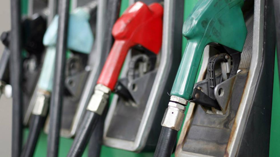 Ένας αυτόματος πωλητής βενζίνης έπαθε βλάβη και άρχισε να μοιράζει καύσιμα δωρεάν, κόβοντας μάλιστα και απόδειξη στους ανθρώπους που τον χρησιμοποιούσαν. 
