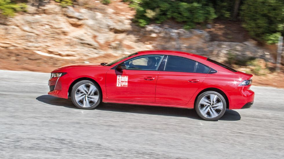 Η κορυφαία έκδοση Peugeot 508 εκφράζει με αρμονικό τρόπο την σπορ πλευρά του premium, τόσο σε αισθητικό όσο και σε οδηγικό επίπεδο.