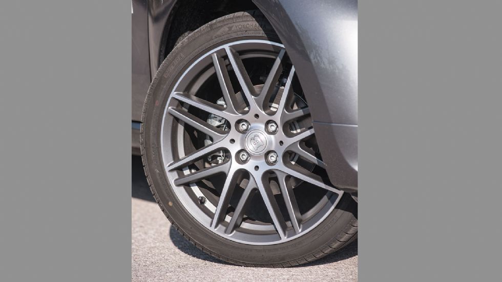 Zoom στις λεπτομέρειες του smart forfour BRABUS.