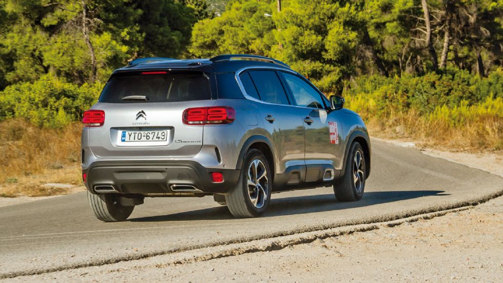 Το C5 Aircross σου δίνει την απόλυτη αίσθηση άνεσης στο δρόμο. Παρά τις κλείσες του αμαξώματος θα κινηθείς σβέλτα και με ασφάλεια.