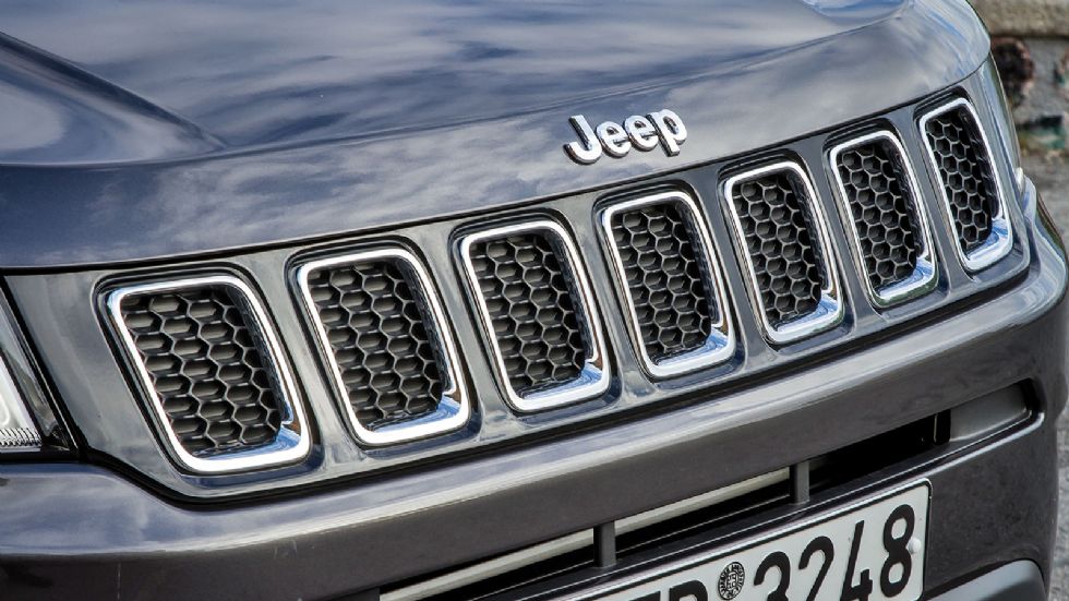 Zoom στις λεπτομέρειες του Jeep Compass.