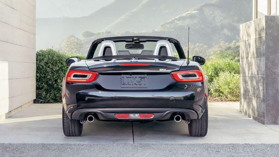 Fiat 124 Spider vs MX-5