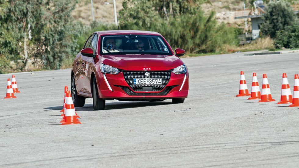 Οι κλίσεις του αμαξώματος κάνουν την εμφάνισή τους από τη δεύτερη αλλαγή κατεύθυνσης, δεν επηρεάζουν ωστόσο την διαδικασία.