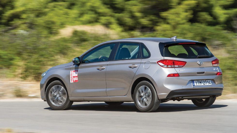 Το i30 διαθέτει περιορισμένες κλίσεις και μπόλικη πρόσφυση, με το πίσω μέρος να είναι πρόθυμο να συμμετάσχει, όποτε θελήσει ο οδηγός.