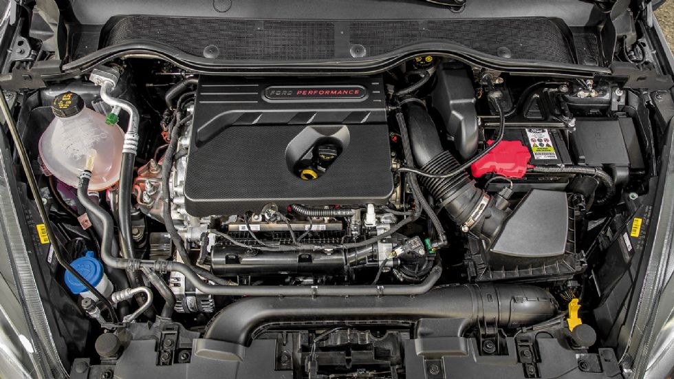Οι κινητήρες που θα συναντήσουμε στα μοντέλα επιδόσεων της Ford έχουν μεγάλο φάσμα. Από τον 1,5 τρικύλινδρο EcoBoost του Fiesta, μέχρι τον V8 των 5.000 κυβικών της Mustang GT.	