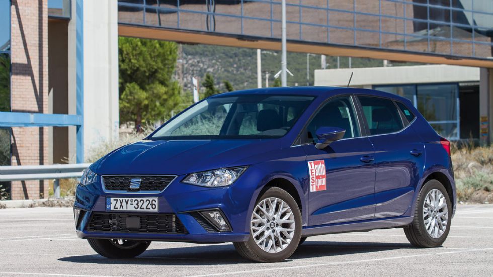 Το SEAT Ibiza στο μεγάλο του χώρο αποσκευών (325 λτ.) διαθέτει πλατύ εσωτερικό με ικανοποιητική απόσταση από το εσωτερικό του κατωφλιού έως τα πίσω καθίσματα.  