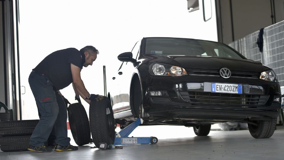 Ξέρεις τι χρειάζεται να `χεις για να αλλάξεις λάστιχο;