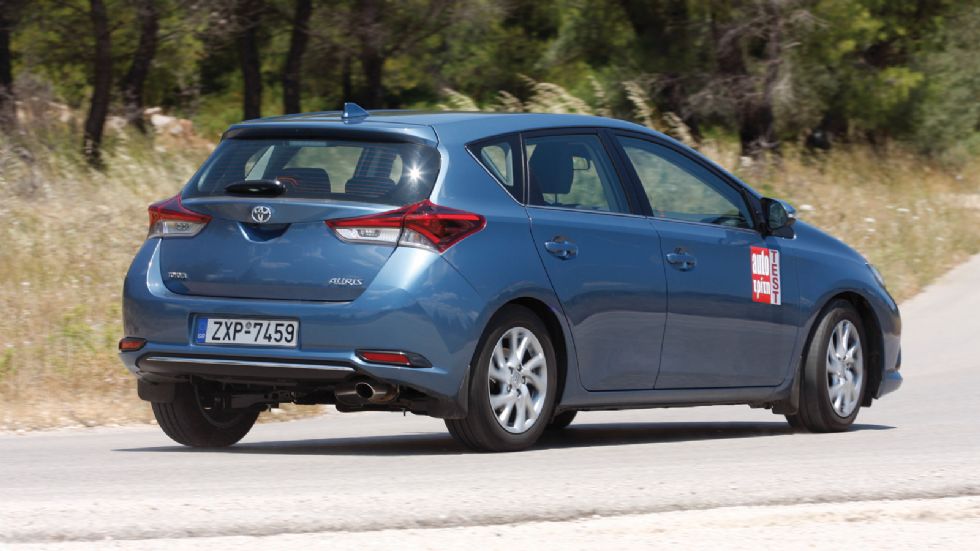 Το Toyota Auris έρχεται με υπερτροφοδοτούμενο κινητήρα 1,2 λίτρων.