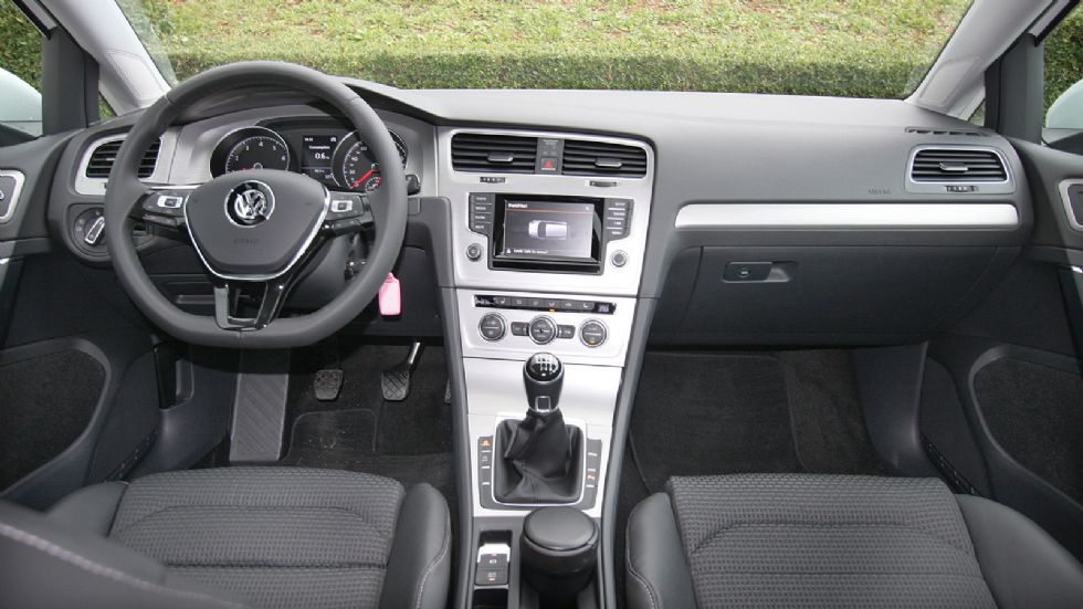 Toyota Auris Vs VW Golf