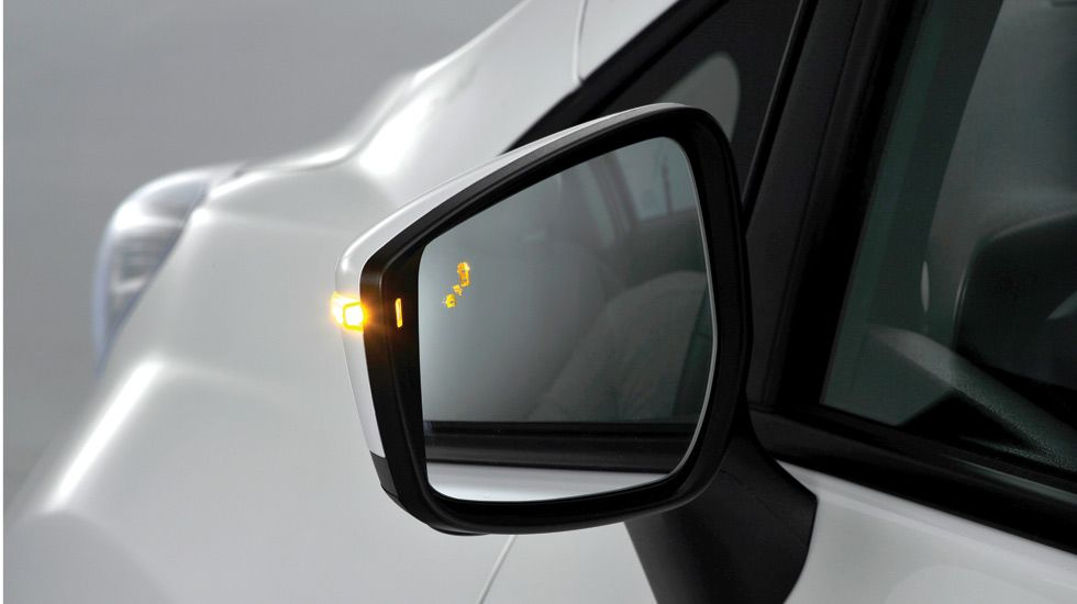 Τα μοντέλα που διαθέτουν τα συστήματα Blind Sport Warning και Lane Departure Warning έχουν αισθητήρες στους πλαϊνούς καθρέφτες.