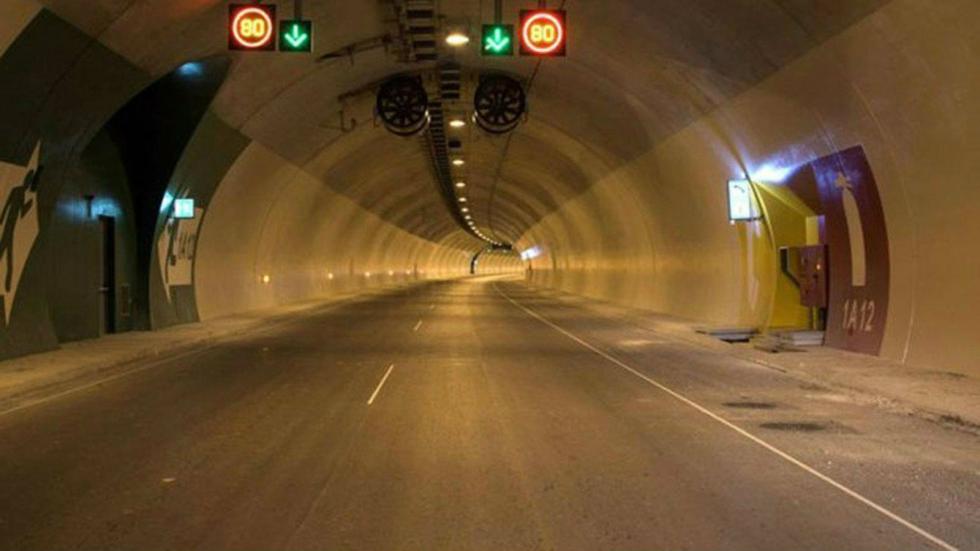 Η Μεγάλη Σήραγγα των Τεμπών θεωρείται η μεγαλύτερη που υπάρχει σε όλα τα Βαλκάνια.	