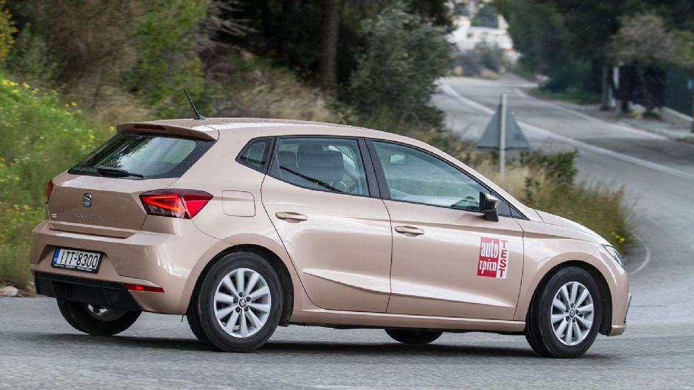 Το SEAT Ibiza πείθει με την οδηγική του συμπεριφορά ακόμα και σε οριακές καταστάσεις.