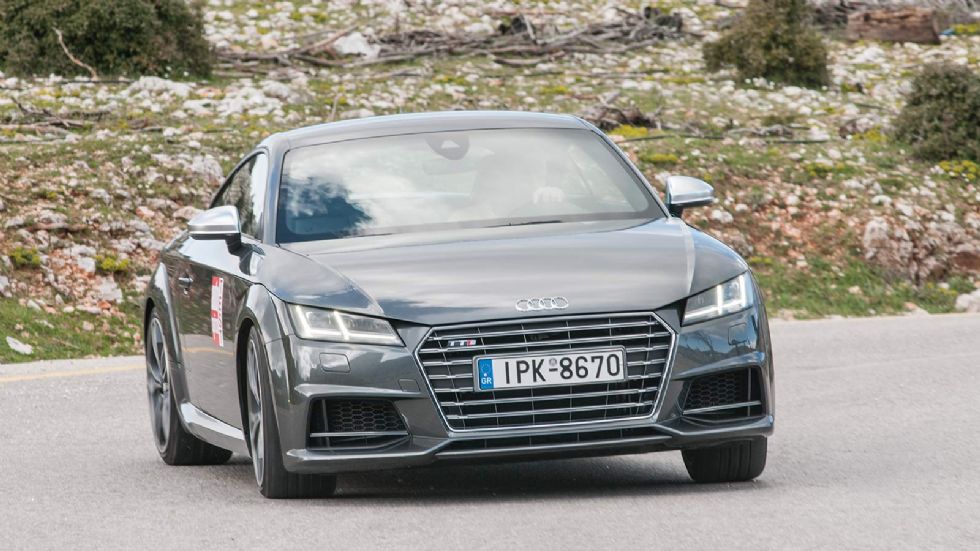 Εξαιρετικό οδηγικά το Audi TTS το οποίο είναι πολύ γρήγορο αλλά χωρίς να θυσιάζει άνεση και ποιότητα κύλισης.