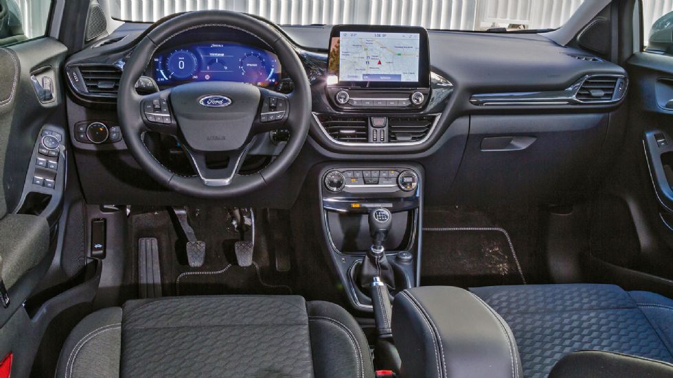 Εμφανείς οι επιρροές από τα Fiesta και Fiesta Active στο εσωτερικό του Ford Puma, που δείχνει μοντέρνο και διαθέτει στιβαρή συναρμογή.