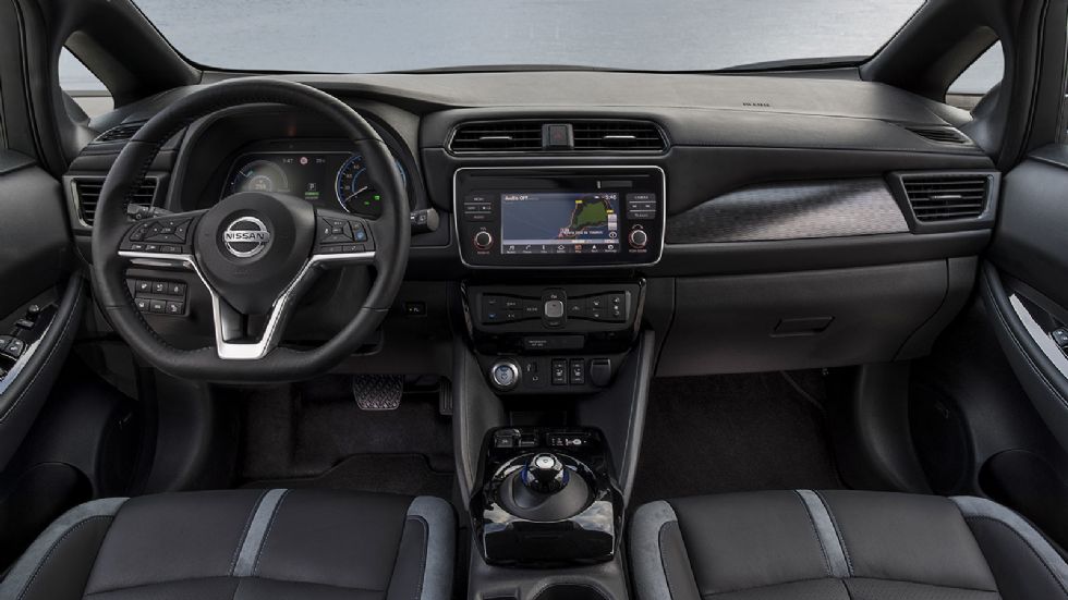 Μοντέρνο, high-tech και γεροδεμένο το εσωτερικό του Nissan LEAF.