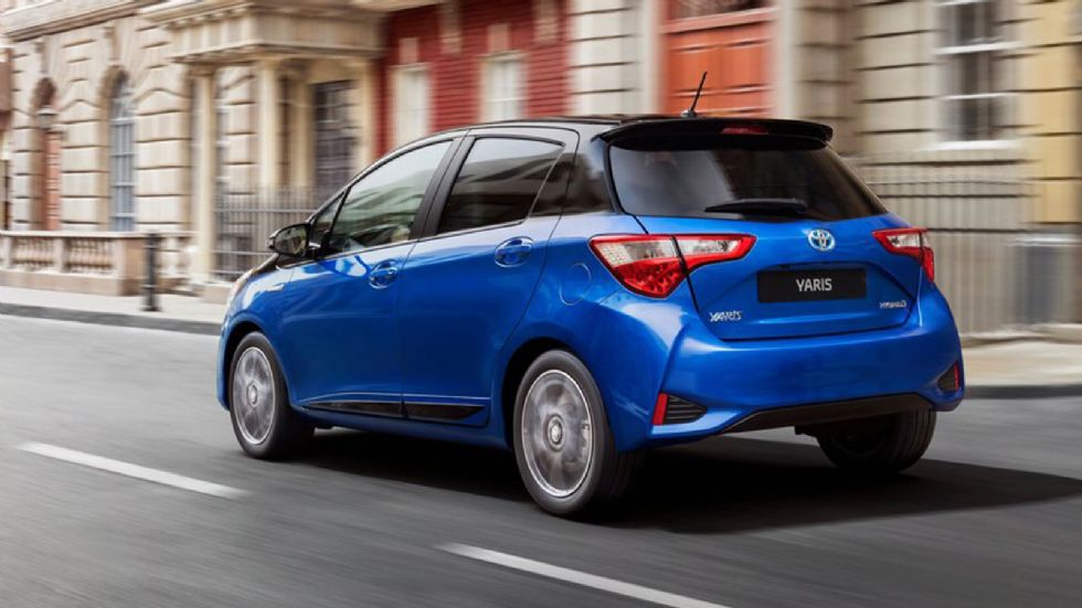 To Toyota Yaris είναι το πρώτο και μόνο αυτοφορτιζόμενο υβριδικό στη μικρή κατηγορία με κορυφαία οικονομία, ειδικά σε αστικές συνθήκες κίνησης.