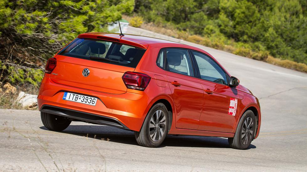 Το VW Polo χάρη στην ποιότητα της κύλισής του θυμίζει περισσότερο μεγαλύτερο μοντέλο, αλλά δεν έχει την ζωντάνια του Peugeot 208.