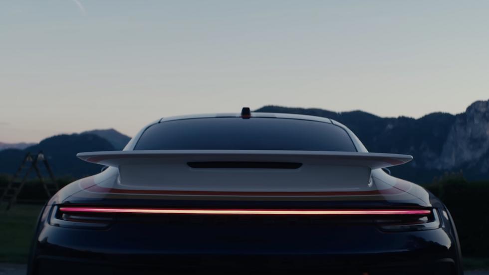 Η Porsche 963 RSP είναι ένα αγωνιστικό πρωτότυπο για τον δρόμο