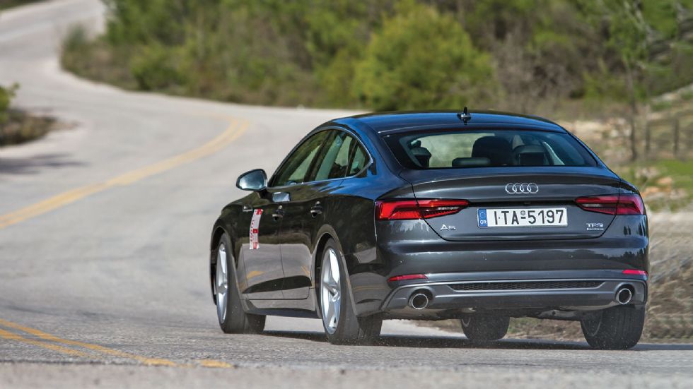 Το A5 Sportback δεν έχει πρόβλημα να κινηθεί ιδιαίτερα σβέλτα και αποτελεσματικά σε δρόμους με στροφές. Δεν προσφέρει σπορ σε αίσθηση, όμως με τους ανάλογους χειρισμούς μπορεί να εκμεταλλευθεί την τετ