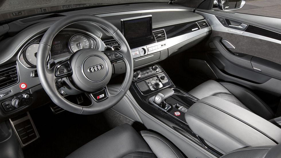 Το σαλόνι του ανανεωμένου Audi S8 δεν θα μπορούσε να μη δεχθεί τις «περιποιήσεις» των ανθρώπων της ABT Sportsline.