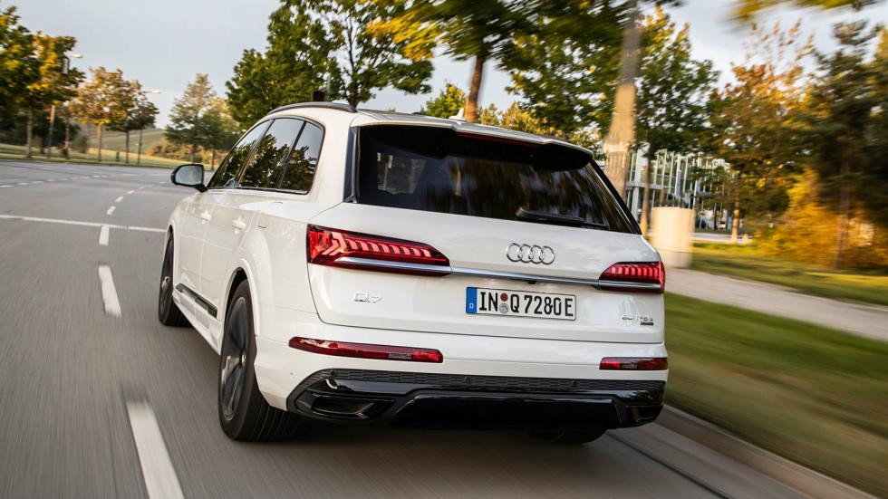 Δύο υβριδικά Audi Q7 με έως 465 PS