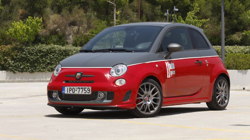 Τιμολογιακά, το Abarth 595 Competizione διατηρεί υψηλά την τιμή του.