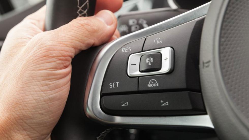 Adaptive Cruise Control: Τι είναι και πώς λειτουργεί (+video)