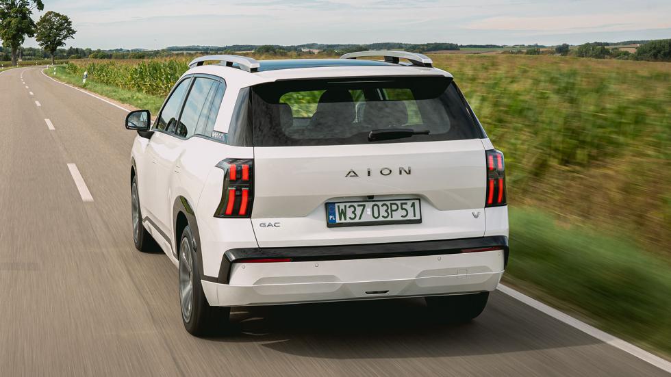 Το V της AION διακρίνεται για την υψηλή ποιότητα κύλισης στο δρόμο και το στιβαρό του πάτημα σε μεγάλες ταχύτητες.
