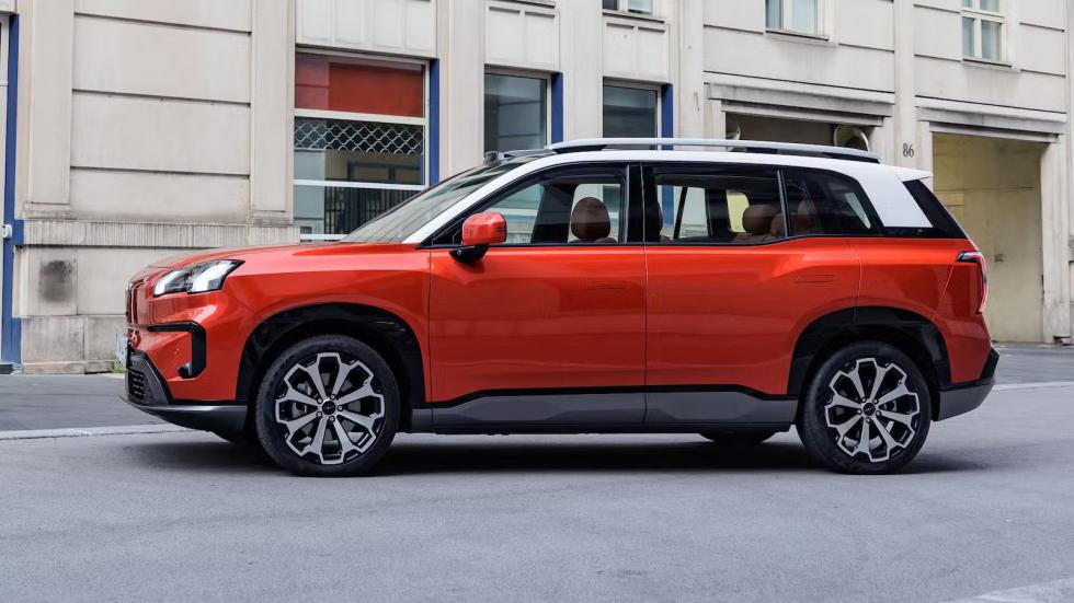 Tο Aion V είναι ένα μεσαίο ηλεκτρικό SUV που πρόσφατα οδηγήσαμε στην Γερμανία και μας άφησε πολύ καλές εντυπώσεις για την ποιοτική του καμπίνα με τον πλούσιο στάνταρ εξοπλισμό και την υψηλή ποιότητα κ