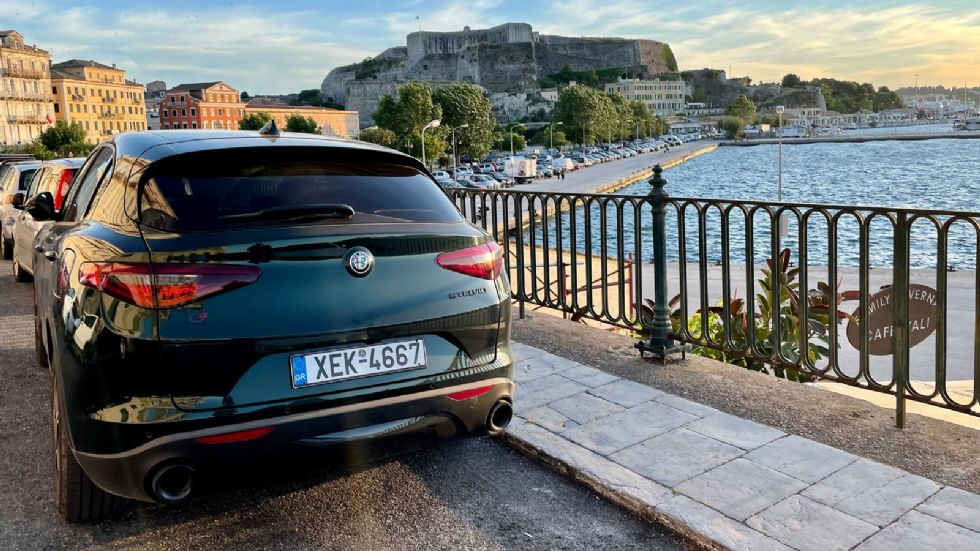 Alfa Stelvio Sprint: 4κίνητη, πάει «σφαίρα» & «καίει» 7,5 λίτρα!