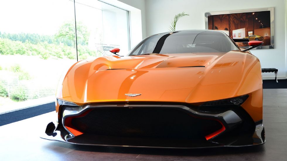 Οράνιε Aston Martin Vulcan
